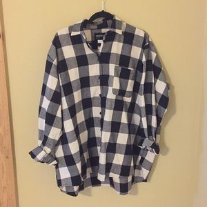 Oversized checkered top